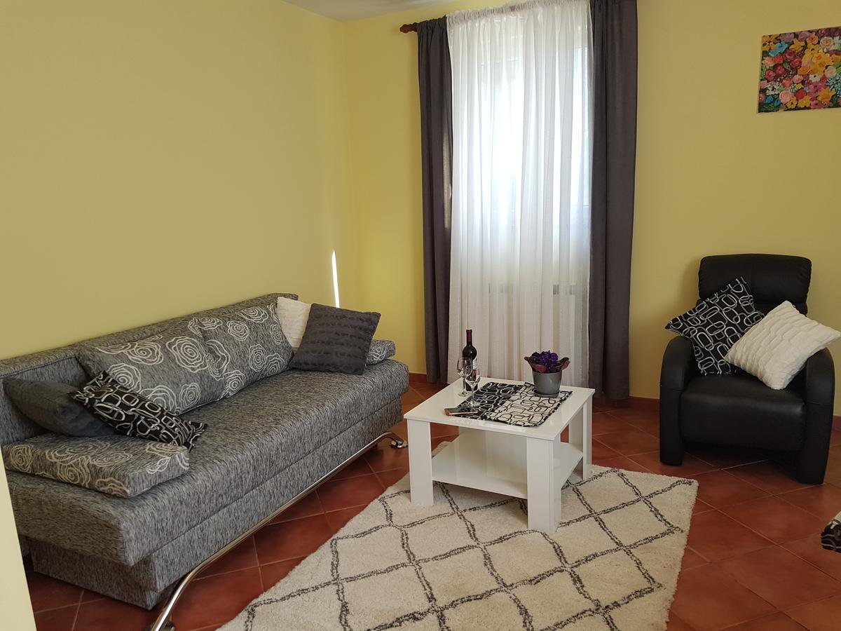 Apartments Ella Ровинь Экстерьер фото