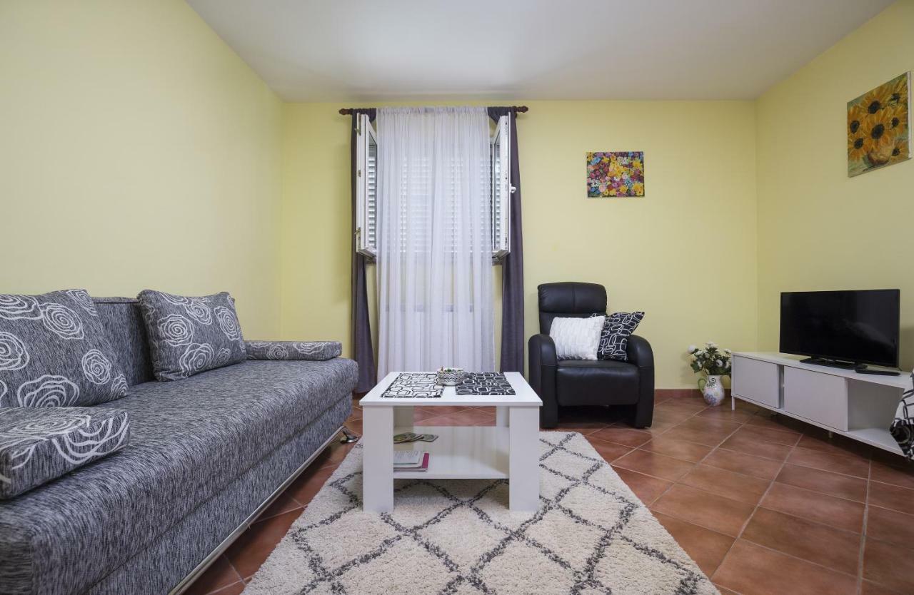 Apartments Ella Ровинь Экстерьер фото