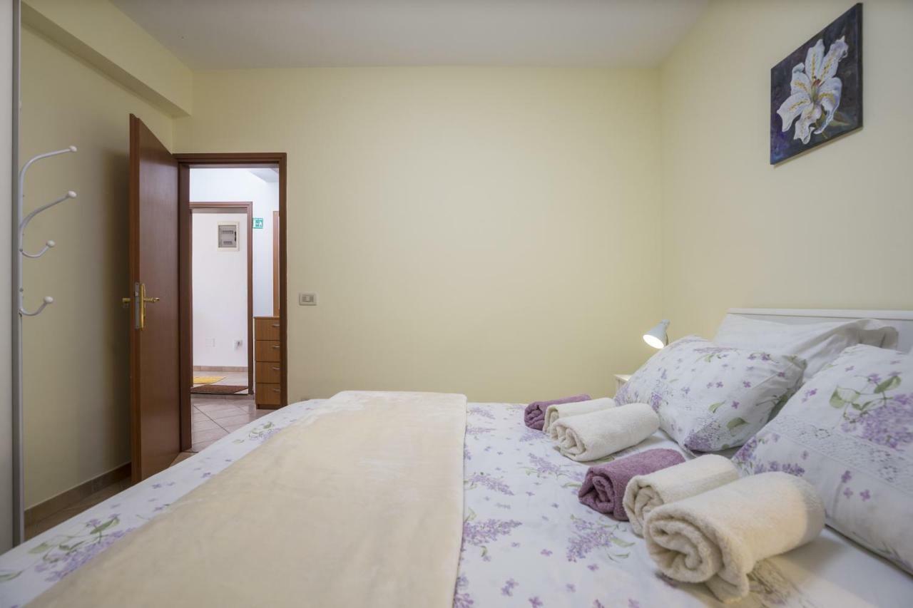 Apartments Ella Ровинь Экстерьер фото
