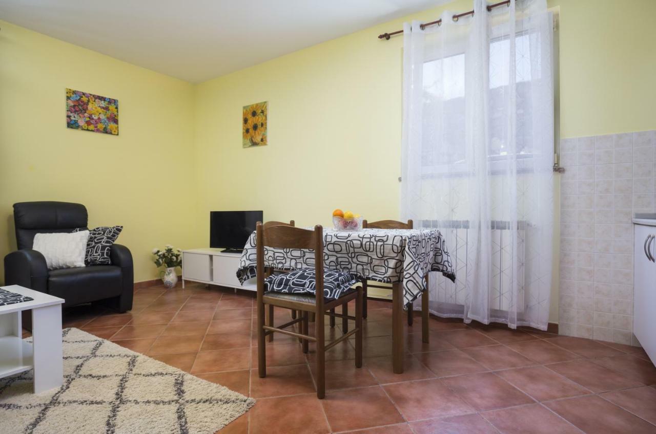 Apartments Ella Ровинь Экстерьер фото